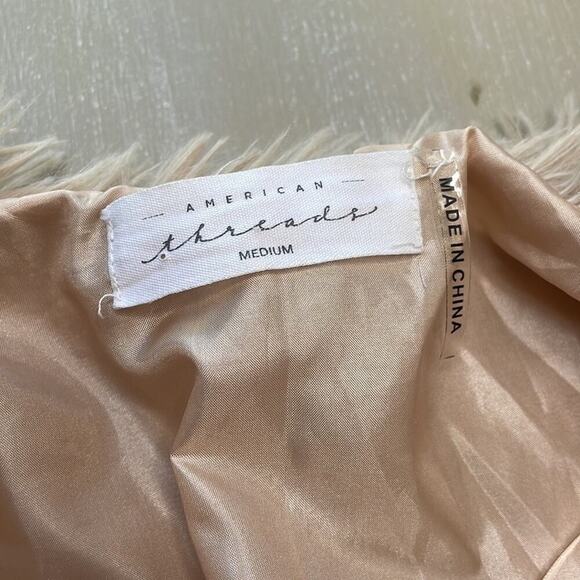 American Threads faux fur cropped bell sleeve jacket - Picture 7 of 9